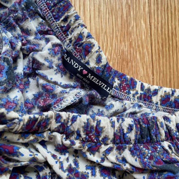 Brandy Melville High Waist Pattern Shorts - Picture 2 of 2